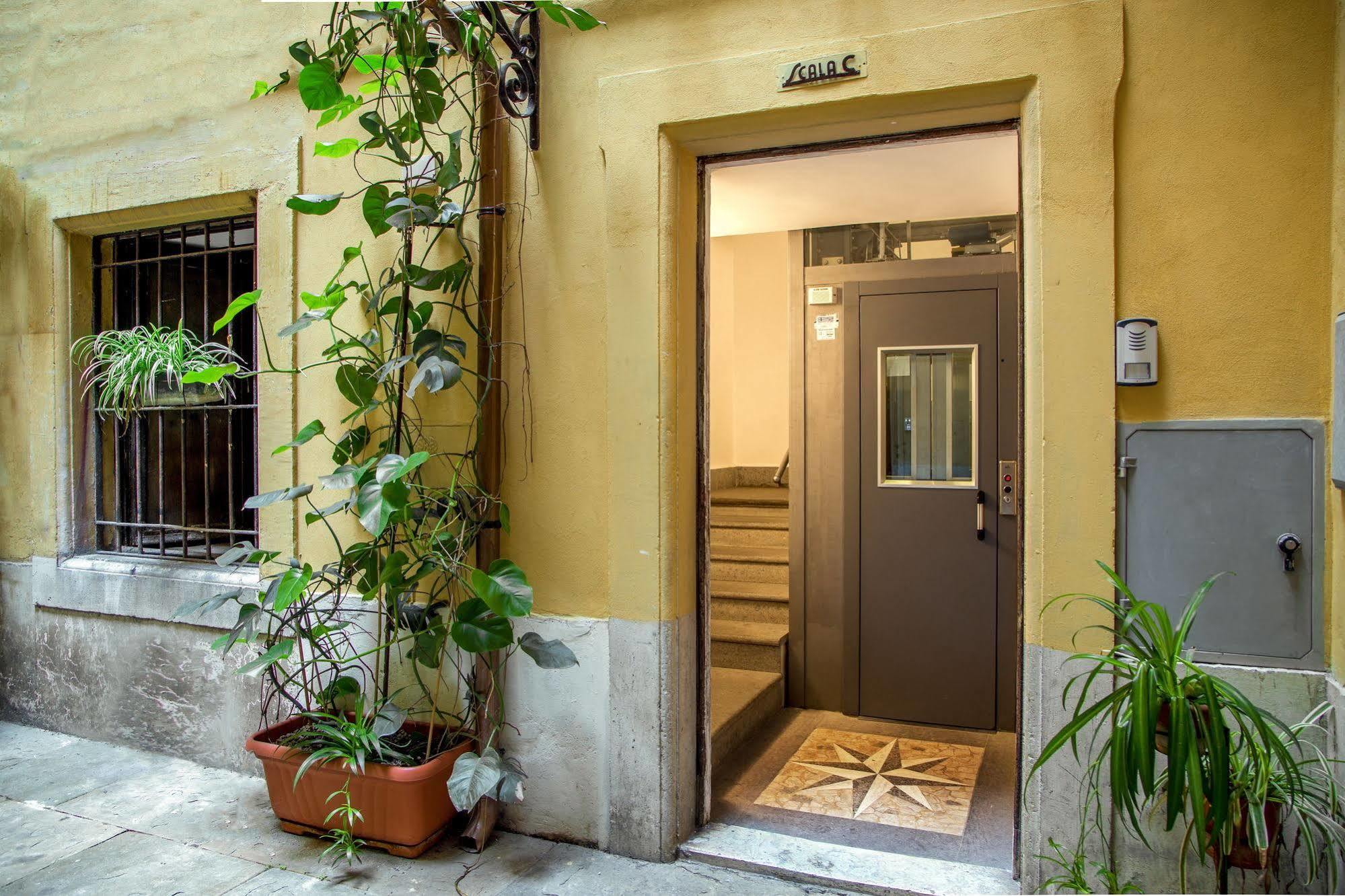 Roman Central House Luaran gambar